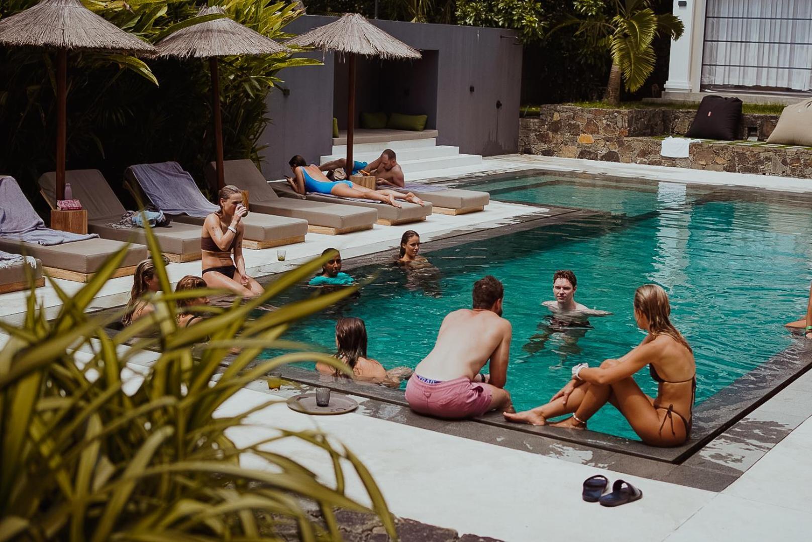 The Salty Pelican Yoga & Surf Retreat Діквелла Екстер'єр фото
